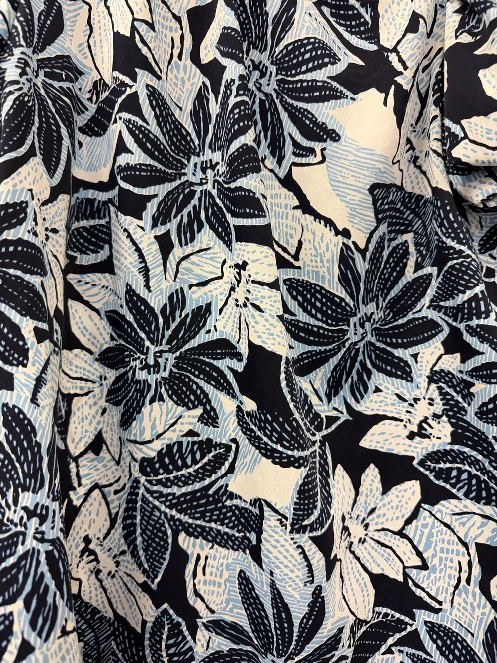 entro Navy and Light Blue Floral Puff-Sleeve Top - Picture 2 of 3